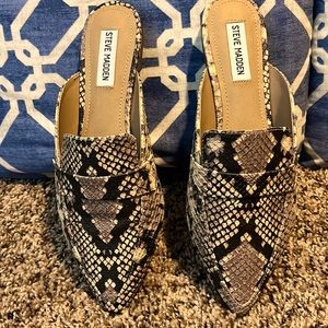 Steve Madden Natural Snake Print Mules Flats Size 9 Wide